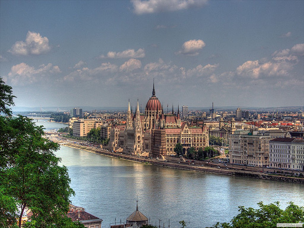 800px-Budapest_Parlament_Building