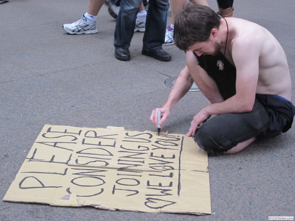 occupywallstreet-signmaking